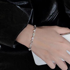 愛のブレスレットの女性の大衆の設計は簡単です。ins高級感があります。