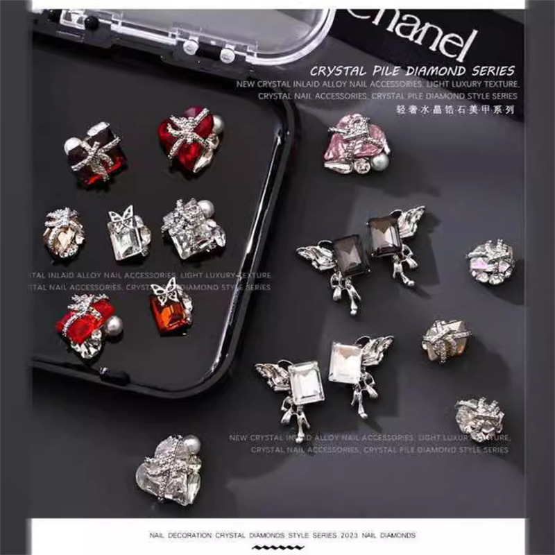 Uñas de uñas, joyas de diamantes de pila terminadas, caja de regalo de diamantes, corazón torcido de mariposa, joyas de cristal de oro, diamantes de uñas