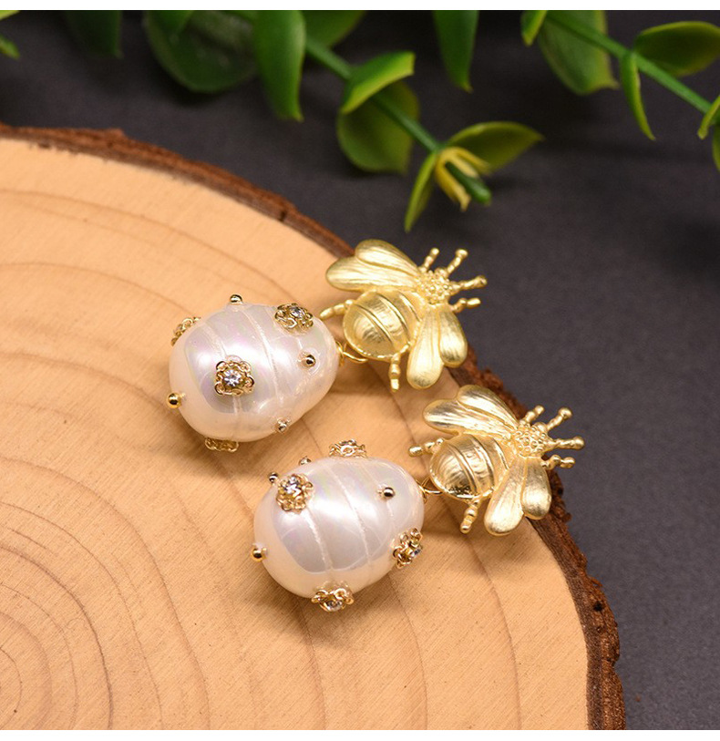 1 Pair Simple Style Bee Pearl Inlay Pearl Zircon Drop Earrings display picture 3