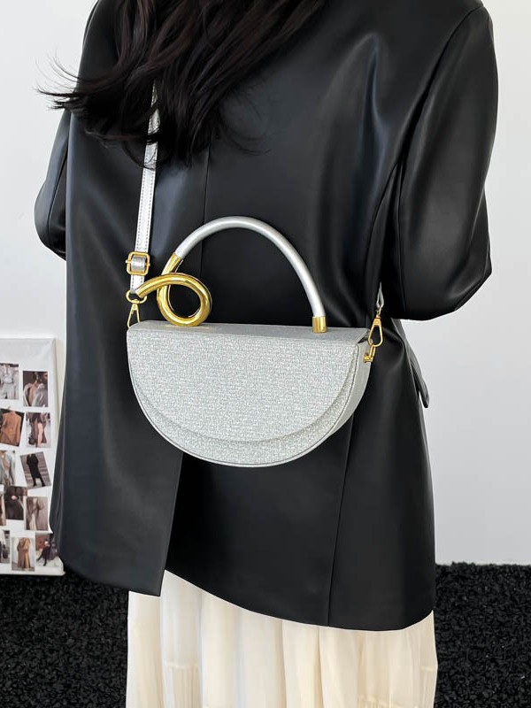 Nicho de diseño de bolso de silla de montar medio círculo, bolso de mano de textura de alta calidad, moda lujosa, bolso de hombro universal.