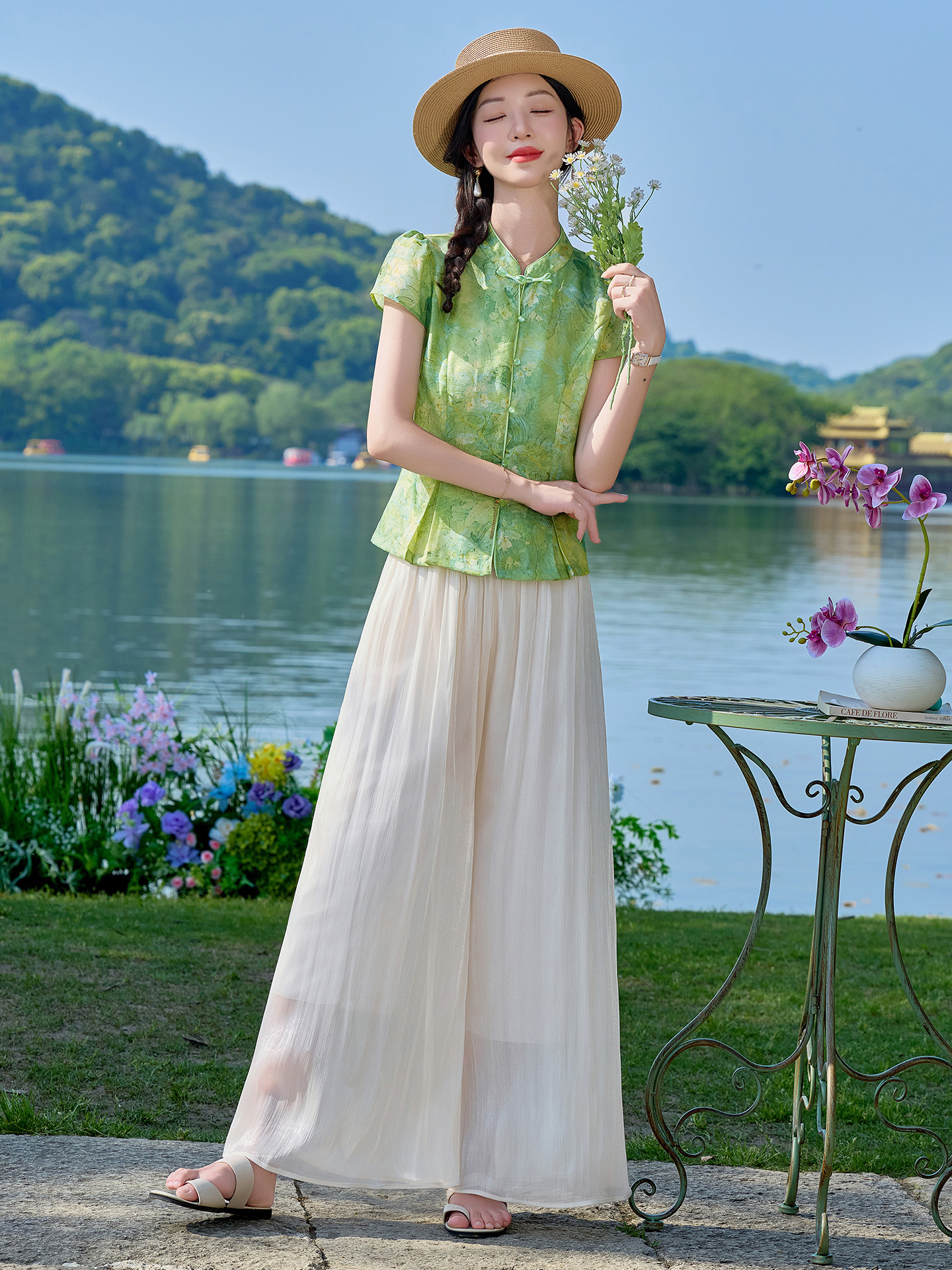 Bộ quần áo nữ mùa hè 2026 sơ mi cổ đứng họa tiết jacquard + quần ống đứng hai mảnh ZQ620 — Màu ảnh