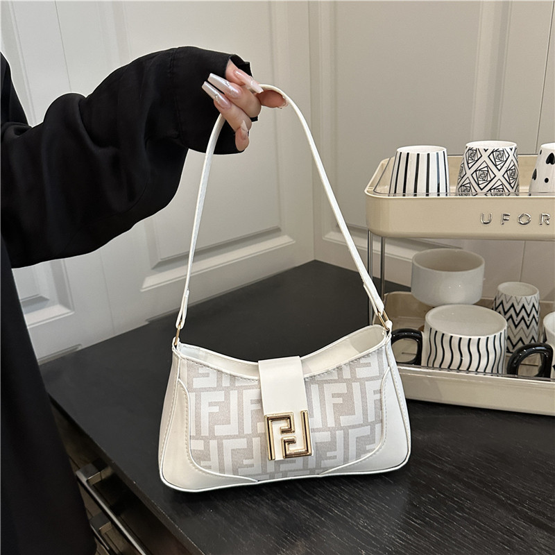 Bolsa de mitad de mes caliente 2025 nueva mujer color transfronterizo bolso de hombro brazalete de alto nivel nicho bolso de diseño