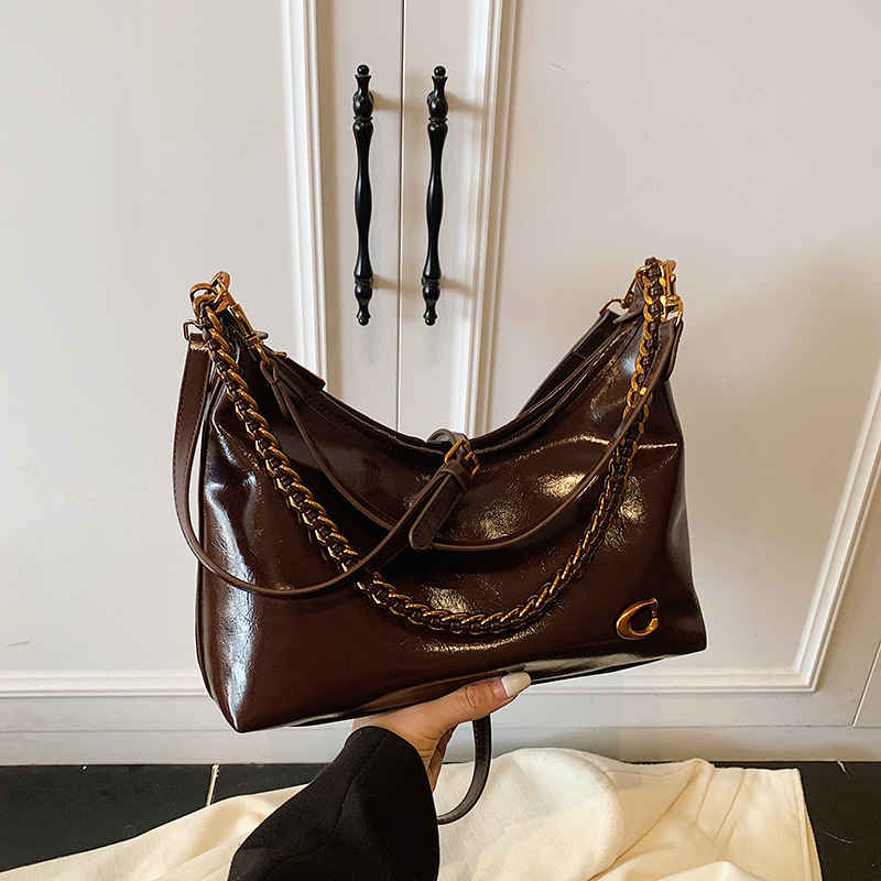 Bolso de alta sensación de mujer 2025 nuevo nicho de cadena brazaleta bolso súper caliente universal bolso de hombro