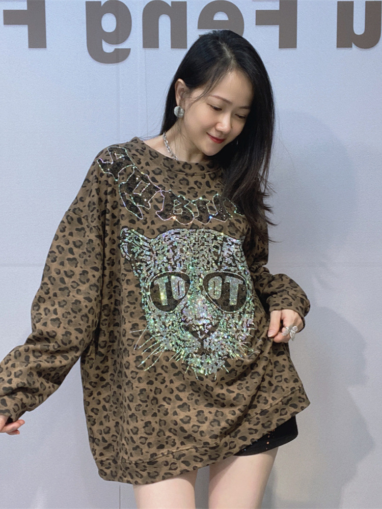 Ropa de mujer de la marca de moda camiseta casual de cuello redondo de gran tamaño otoño e invierno mujeres perezosas leopardo estampado de manga larga ropa protectora de diamante caliente image 1