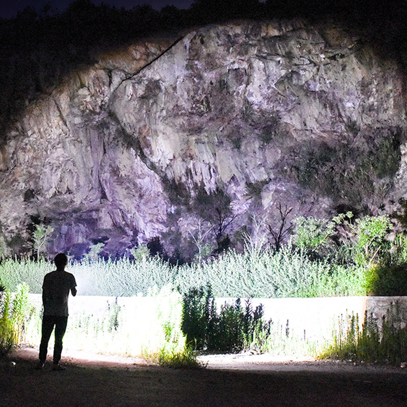 Cross-border T6 linterna de luz fuerte con salida de banco de potencia zoom telescópico linterna de emergencia al aire libre LED linterna incorporada