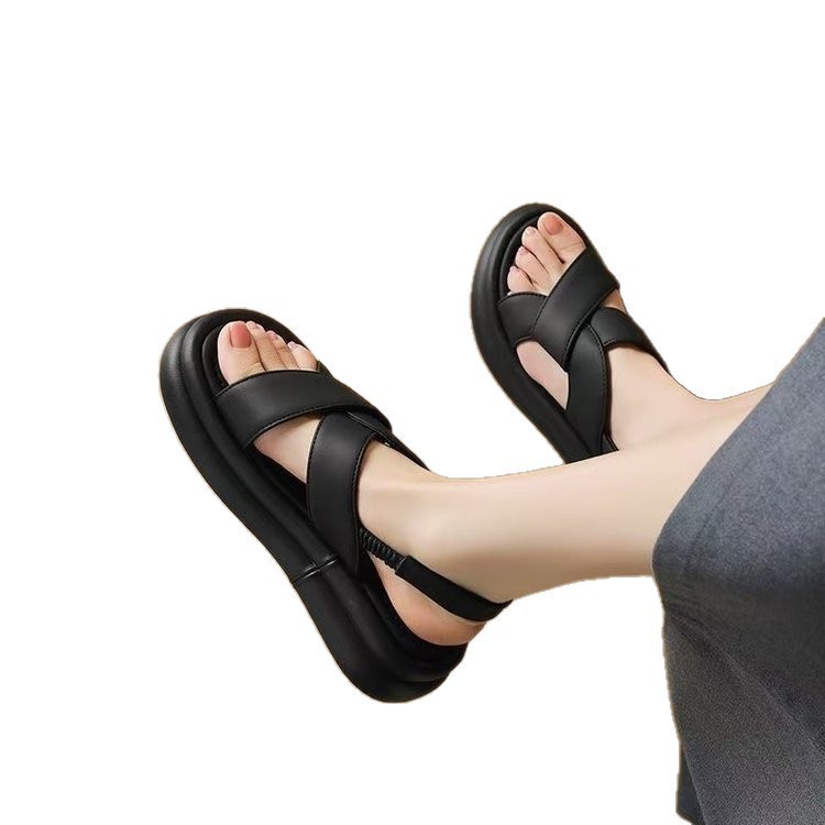 Sandalias de explosión para mujeres verano 2026 nuevo tipo de ropa exterior deportiva casual zapatos de playa suaves con suela gruesa muffin zapatillas frías