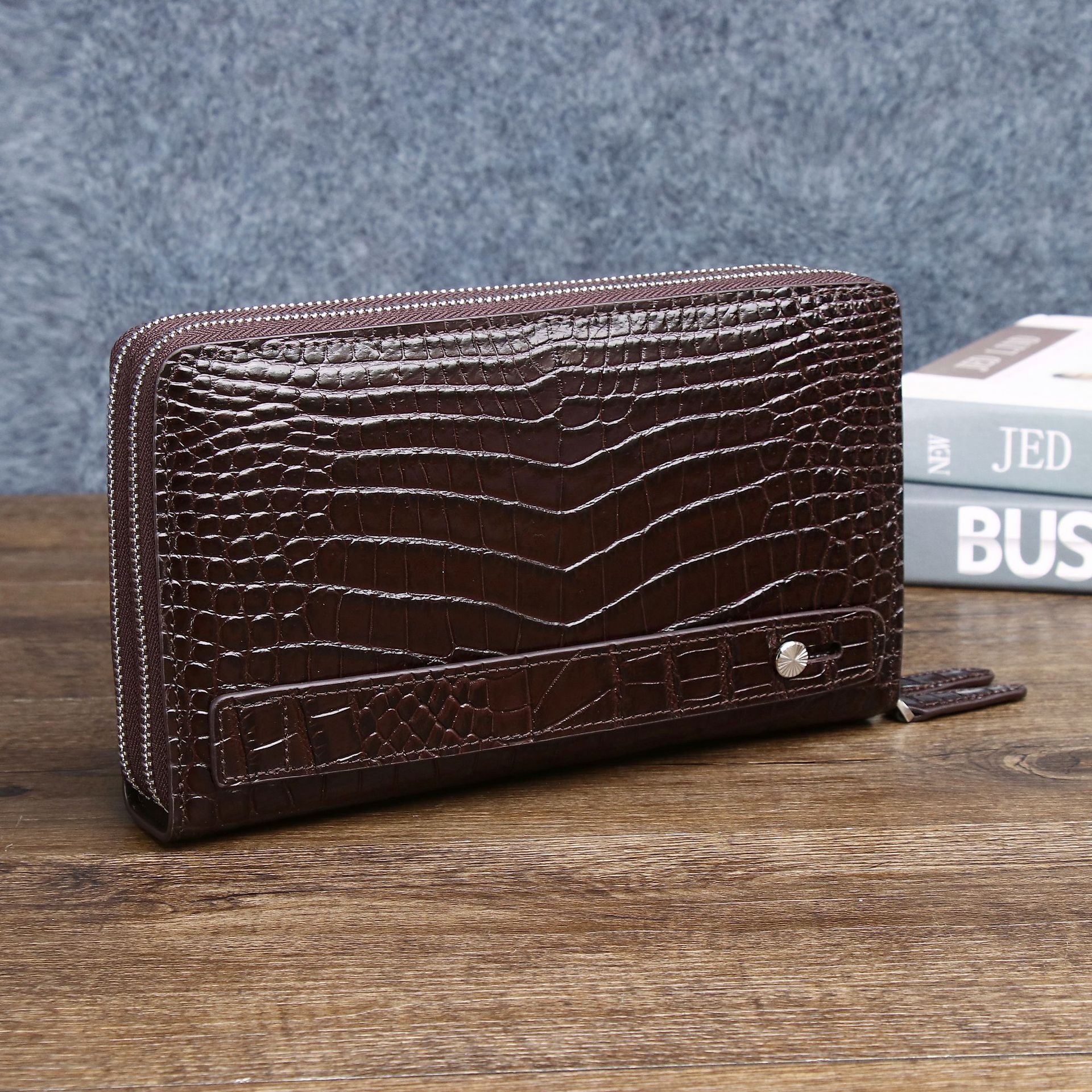 Túi clutch nam họa tiết da cá sấu khóa kéo đôi nhiều ngăn thẻ chi tiết 10