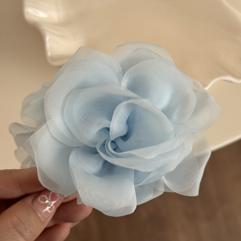 軽い糸のバラの花は高級感があります。|undefined