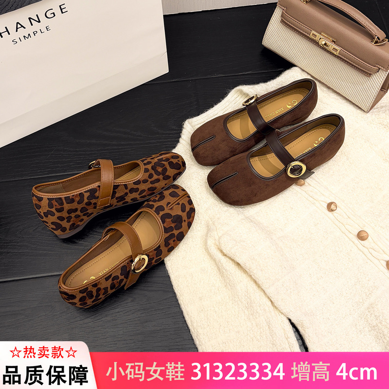 Small size women's shoes 31323334 French retro leopard print Mary Jane shoes 2026 new style with internal height increase and Velcro closure Small size women's shoes 31323334 French retro leopard print Mary Jane shoes 2026 new style with internal height increase and Velcro closure