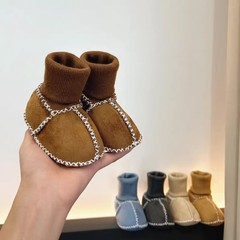 毛皮のような赤ちゃんの靴の靴下の赤ちゃんとベルベットの保温秋冬の柔らかい底の靴下の足元の靴の6-12ヶ月
