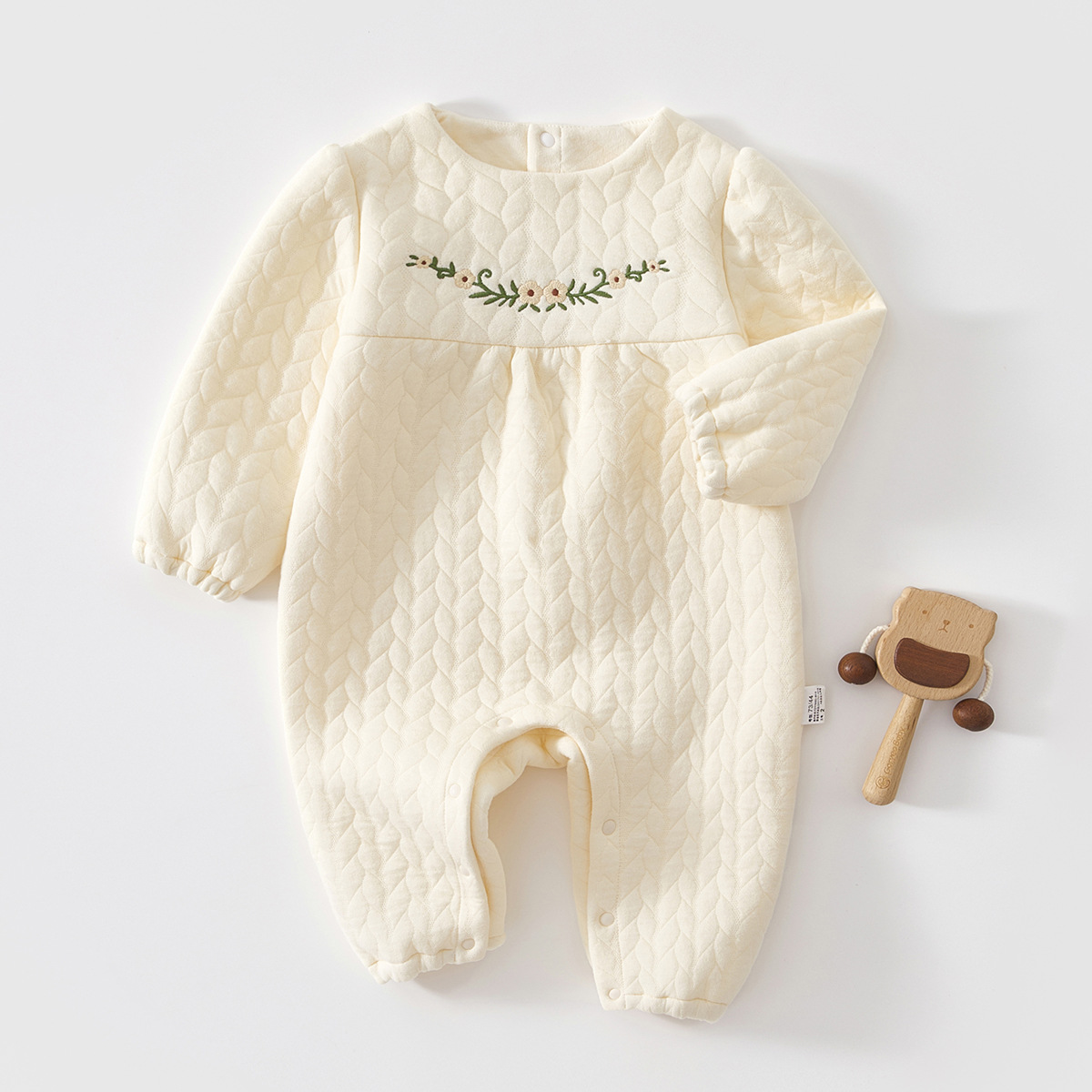 Baby overcoat otoño-invierno clase A bebé femenino algodón intercalado de algodón de tres capas cálidas lindas prendas suaves para salir