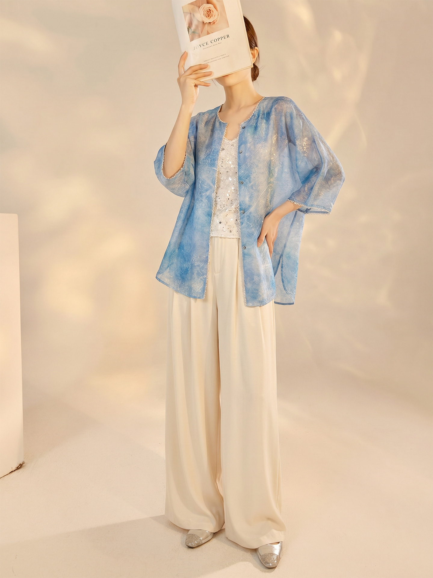 Áo cardigan mùa hè mỏng nhẹ thoáng khí, họa tiết in chống nắng đính cườm, dáng rộng — Xanh da trờicolor, Thái Đường