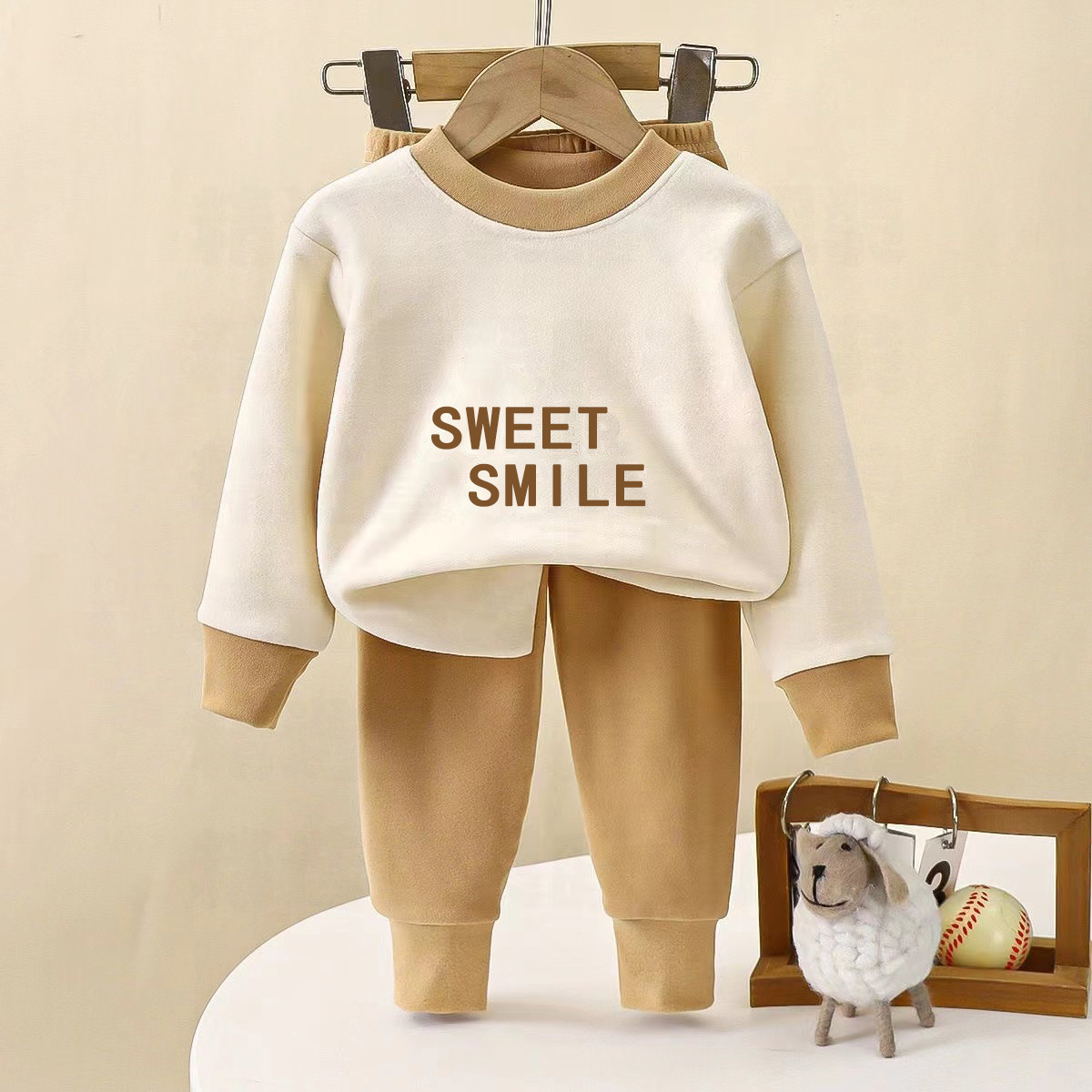 Nuevo conjunto de pijamas de niñas 2025 nuevo primavera y otoño ropa infantil de niñas de otoño ropa doméstica dos piezas