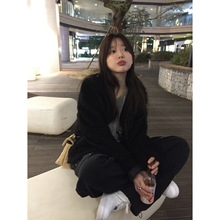 现 2025冬季新款韩国东大门复古柔软毛绒绒v领系扣开衫外套