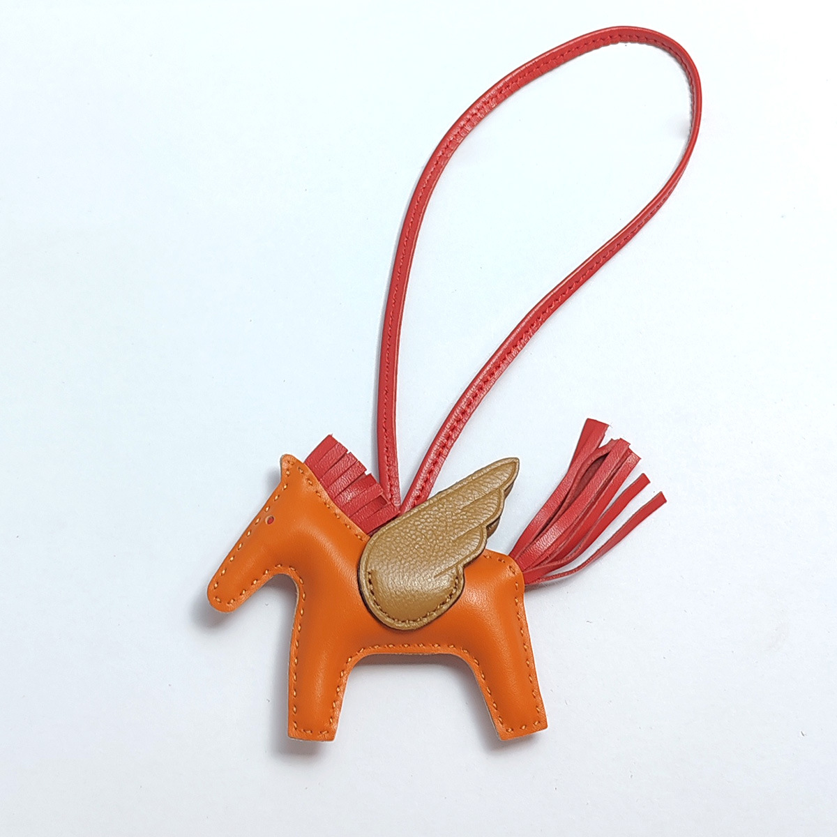 Cute Angel Little Pegasus Colgante Pit Edition H Home Colgante de bolso de caballo cosido a mano Colgante de cuero de oveja Llavero Colgante