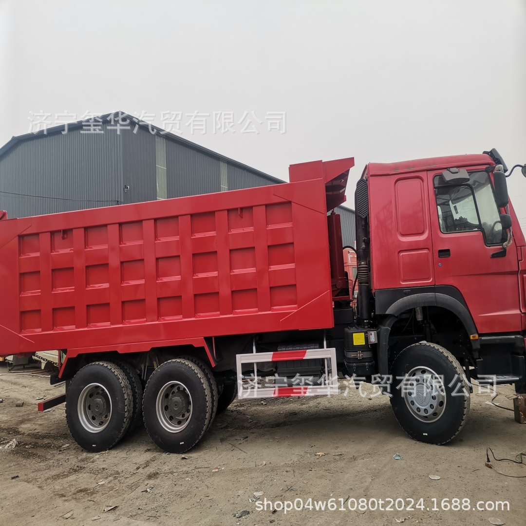 Long-Term Export of Howo Self-Loading Engineering Vehicles, 375-Horsepower Dump Trucks, and Eight-Wheel Dump Trucks for Transporting Soil and Gravel