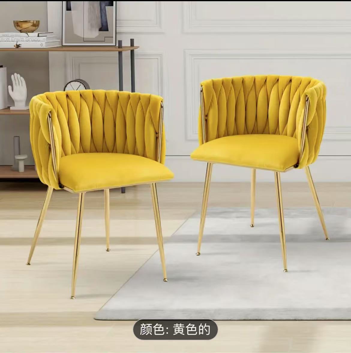 밝은 노란색