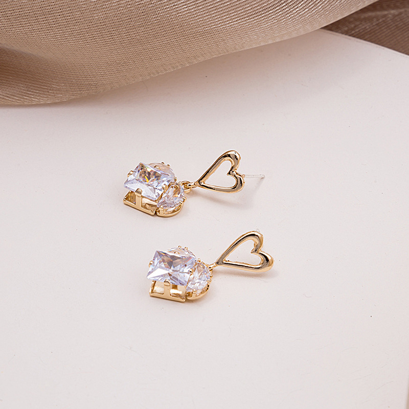 Korean Style Heart Shape Zircon Earrings display picture 4