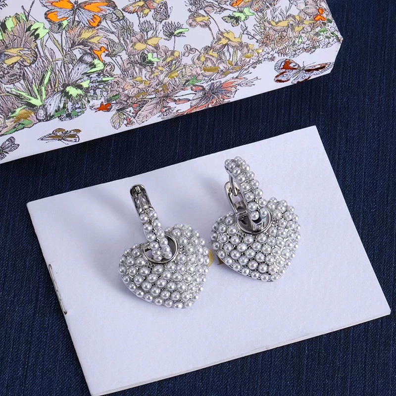Earrings from pearl heart shaped, bright catchy style, high-quality style, light luxury style, direct factory sales