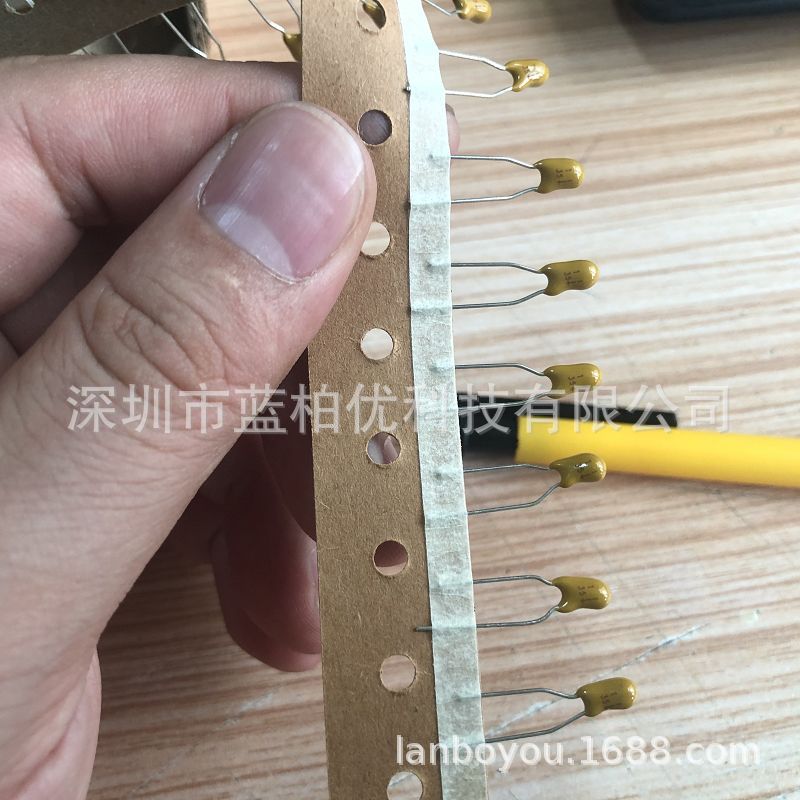 直插钽电容 35V 1UF 35V 10% 排带 插件胆电容 199D105X9035CA1