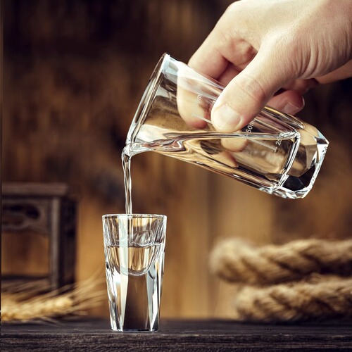 Household Glass Small White Liquor Cups Sipper Cups Thickened Spirits Cups High-Heel Wine Cups Liquor Sets Decanter Sets