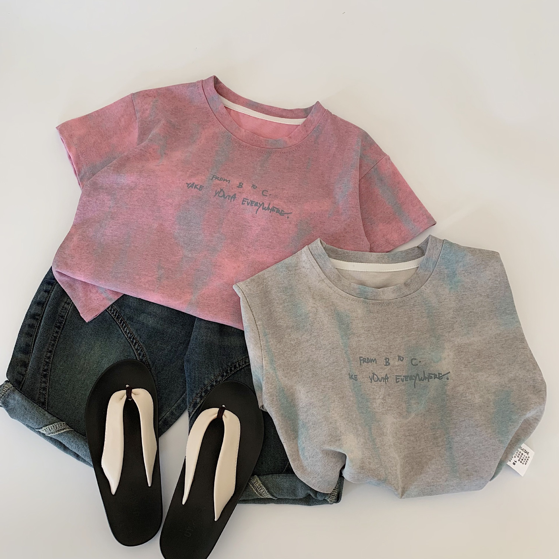 Camiseta de manga corta para niños Maibao 2025 nueva ropa de verano para niños, tops para niños, camisa de fondo para niños, tendencia al por mayor