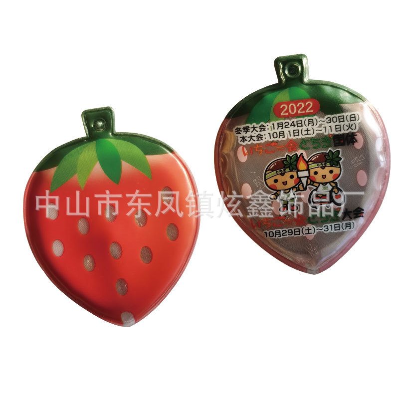 草莓造型LED灯反光日本卡通钥匙扣定做工厂广告礼品植绒布PVC灯扣