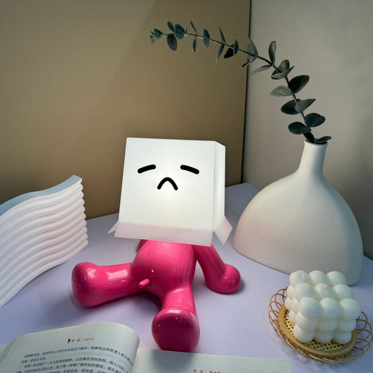 Sentado tímido niño lámpara de escritorio cara cuadrada tímida lámpara de noche regalo de carga creativa divertida lámpara de cabezal de cama divertida