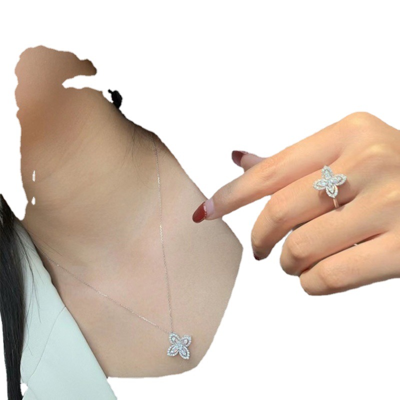 Tiktok diseño en vivo collar femenino trébol colgante nicho anillo de diamantes completo Internet celebridad todo partido temperamento oreja espárragos