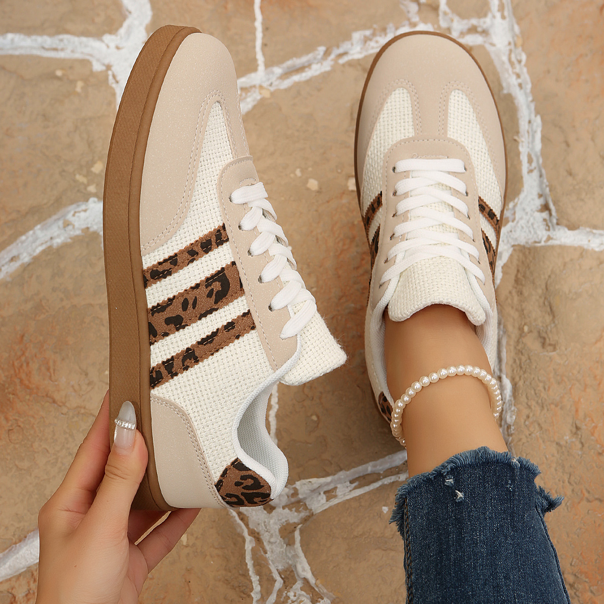 Zapatos de entrenamiento de gran tamaño para mujeres 2026 nuevos zapatos blancos planos con patrón de leopardo retrógrado zapatos de skate casuales exclusivos transfronterizos
