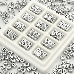 アクリル英語6x6mm角型アルファベットのビーズ