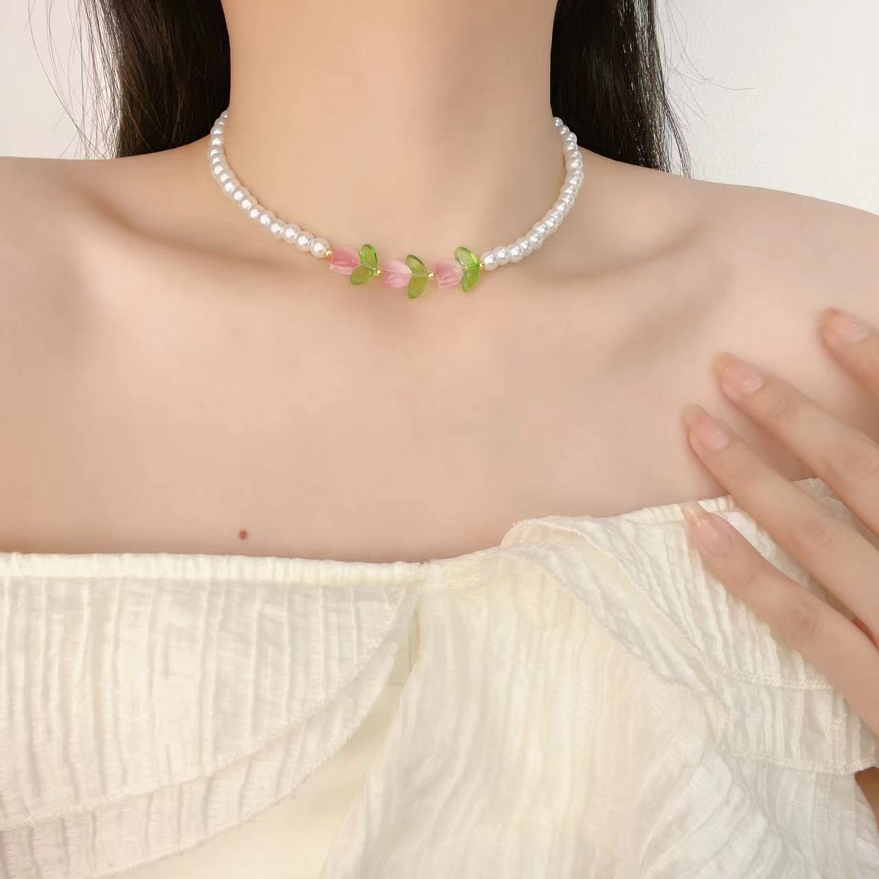 Collana con perle e tulipano chic per donna stile francese_voghion.com