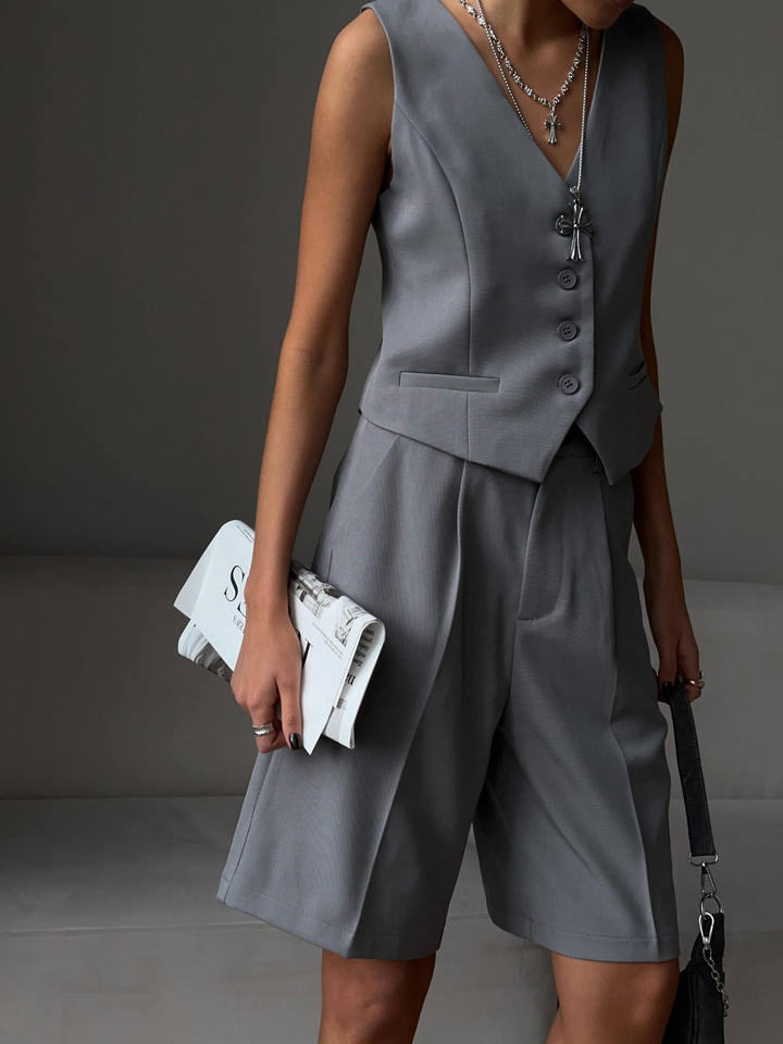 Bộ vest nữ áo gile cổ V cài khuy một hàng kèm quần short ống thẳng — Màu trắng, Màu xám, Màu đen (thêm mới) chi tiết 11