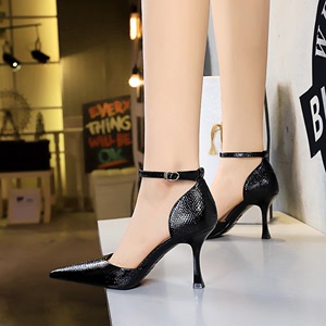 8323-5 European and American Banquet High Heels, Shallow Mouth, Sharp Tip, Glossy Lacquer Leather, Solid Serpentine Patt