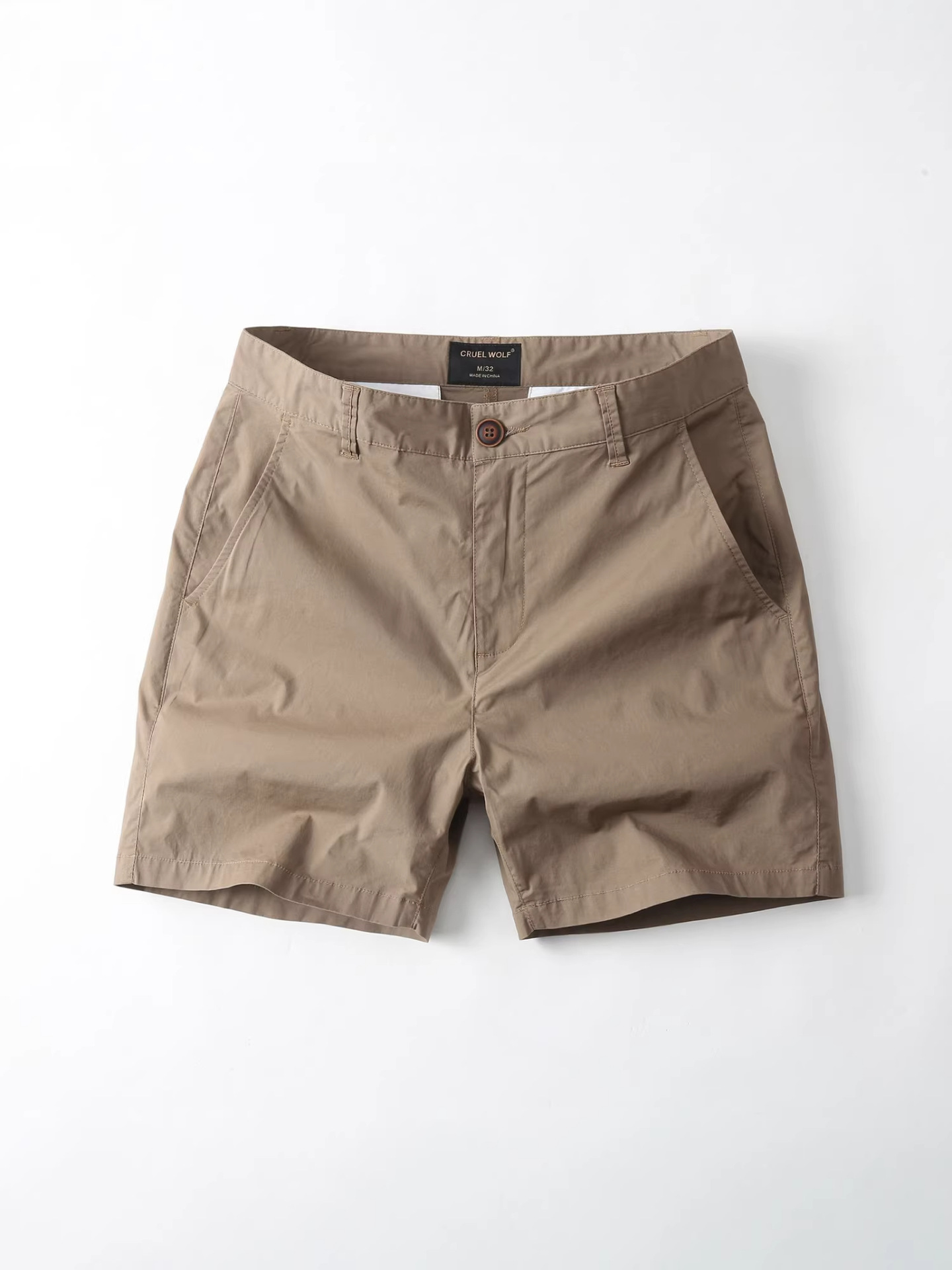 Fashionable sports shorts for leisure