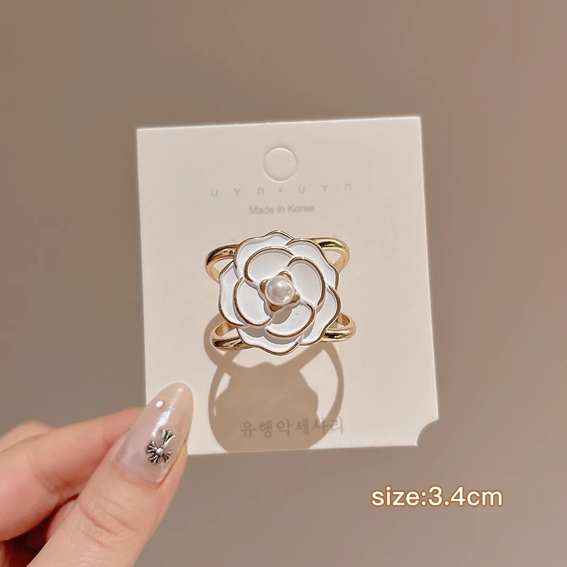 Botón de toalla de seda de alta calidad para mujer de alta gama 2025 nuevo estilo arco esquina anudada camisa de flores serpentina anudada hebilla anudada