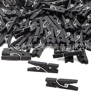 ���lľ�A�Ӻ�ɫС�A��2.5cm����ľ��ľ�A�b���Ƭ���AСľ�A