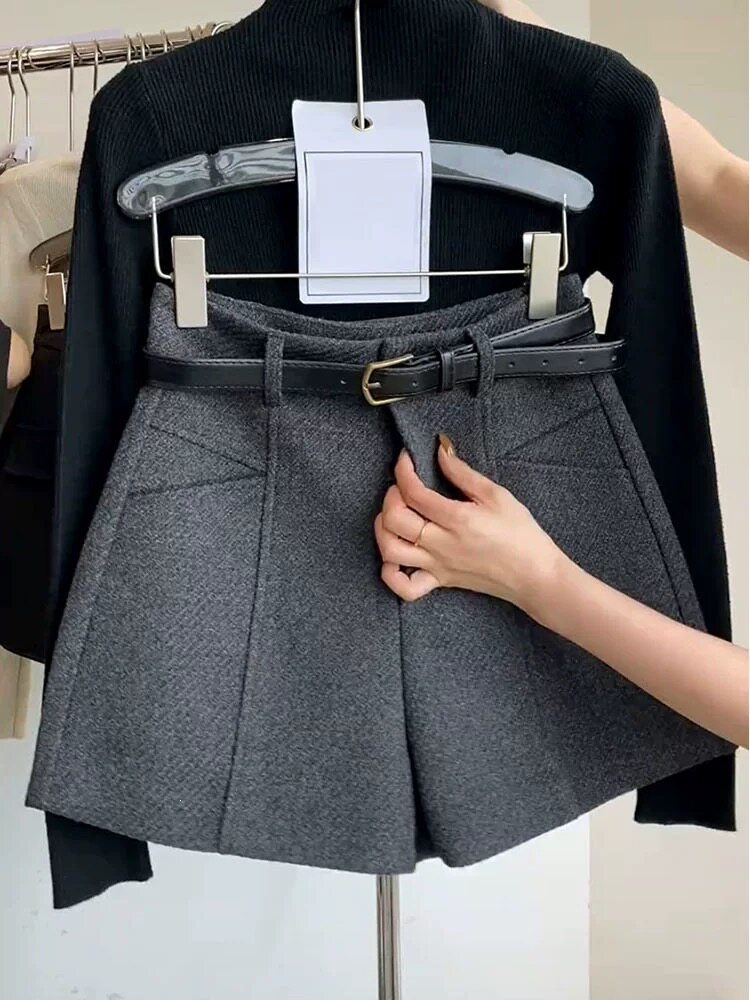 Fat women's autumn and winter woolen shorts, high-waisted, gray, petite, wide-leg, boot-cut, casual, slimming, pocketed shorts