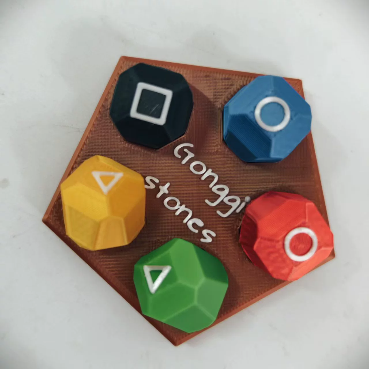 Игра "Gonggi Korean Game" для игры в граффити, развивающей координацию рук и глаз, с набором коричневых базовых пластин