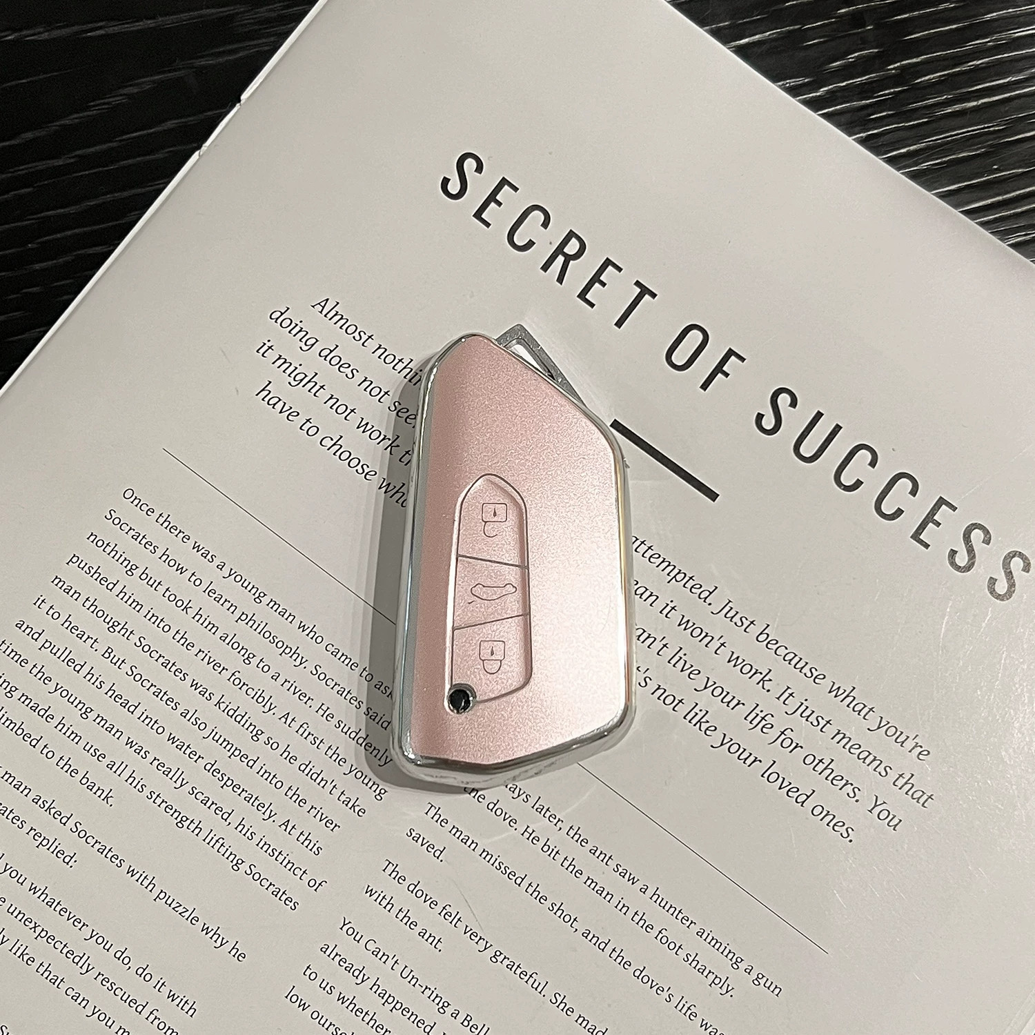 Volkswagen Key Cover for Sagitar, Bora, Tayron 300, Tharu 330, Lavida, New Golf 7, T-Roc, Car Key Case for Women