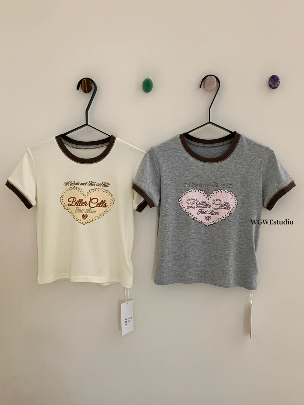 WGWE 夏韓国ブロガー同風万能トップス、スタイリッシュでスリムなプリントラブラウンドネック半袖Tシャツ W5993