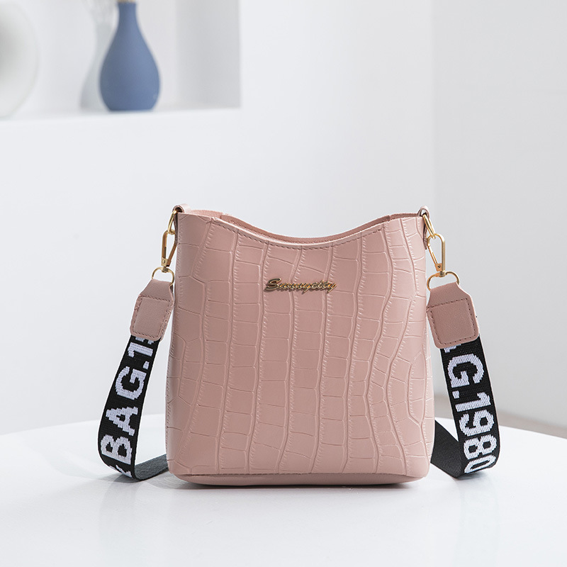 2023 New Fashion Crocodile Pattern Crossbody Printed Webbing Shoulder Strap Bucket Large Capacity Women's Bag Wholesale_voghion.com
