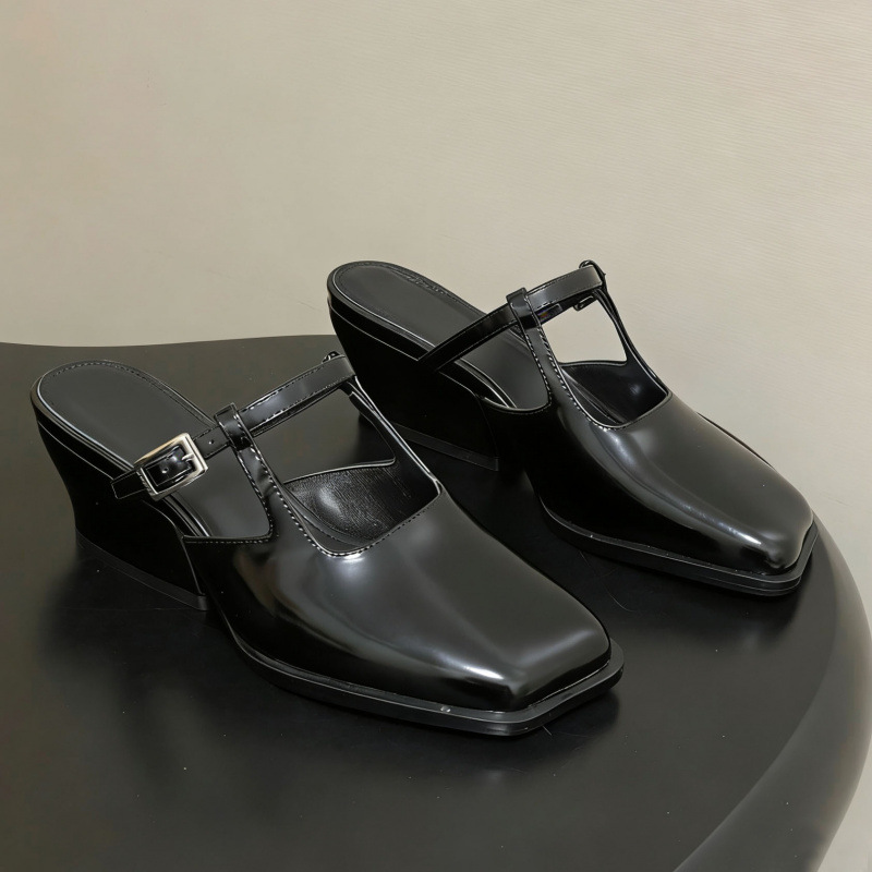 Women's Large-Size New Slippers With Thick Soles, Wedge Heels, Closed Toe, Crocodile Pattern, T-Strap Buckle,_voghion.com