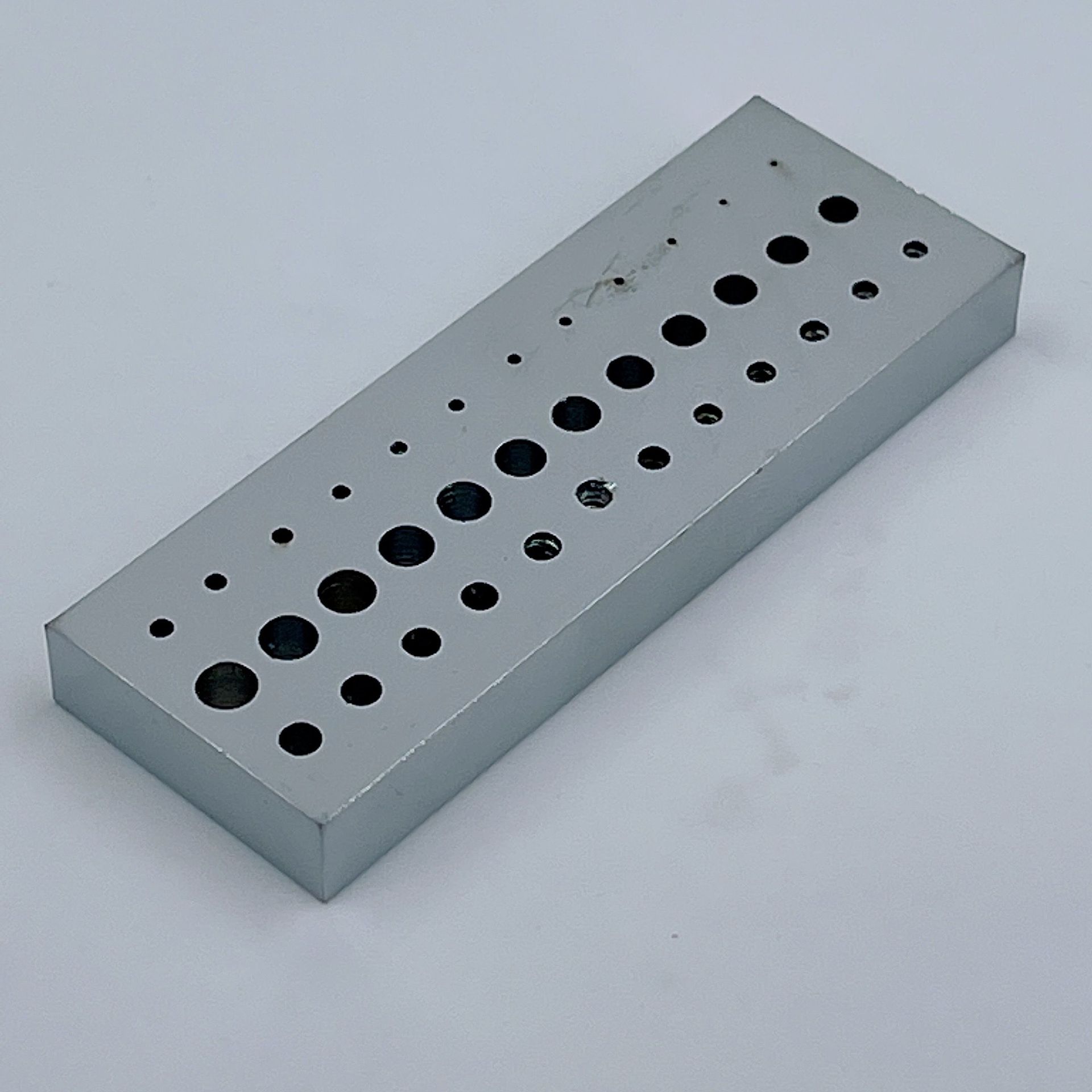 修表工具 冲板 方墩 36孔冲板铁板 钢板铁座 修表座 （大号）