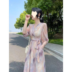 碎花连衣裙女2025夏季新款设计感气质收腰显瘦茶歇法式系带长裙子
