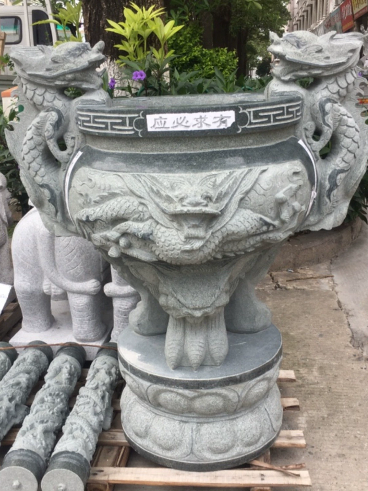Большая каменная курильница для поклонения в храме, резная с драконом, из зеленого камня, курильница для зала, большая курильница, резьба по камню Хуайань.