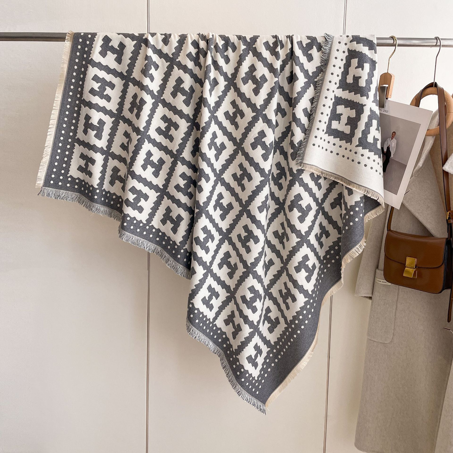 Ventas calientes de otoño y invierno de nuevo estilo coreano imitación de cachemira toallas generosas mujeres moda universal gruesa capa cálida chal