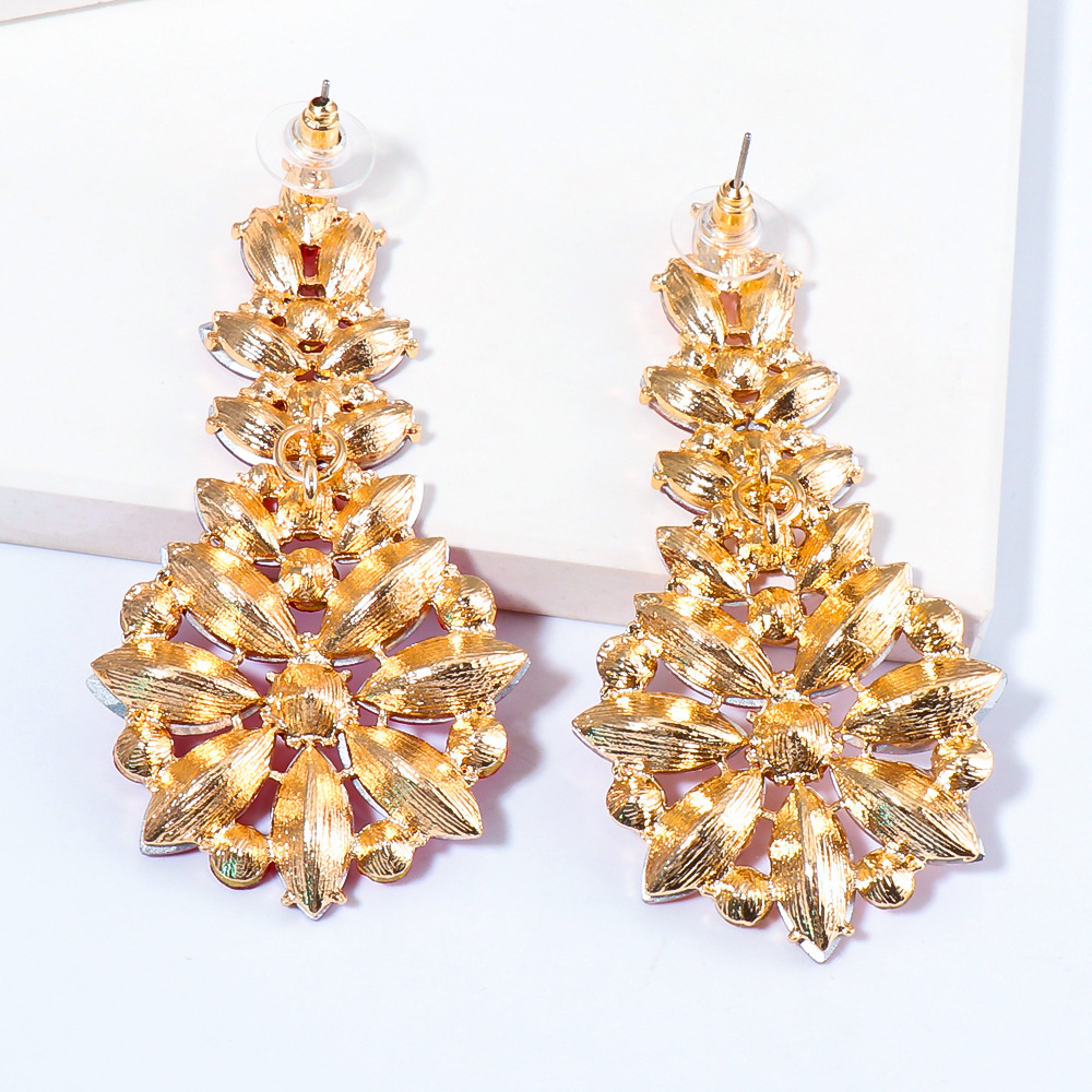 Nihaojewelry Jewelry Wholesale Fashion Geometric Inlaid Colorful Diamond Earrings display picture 1