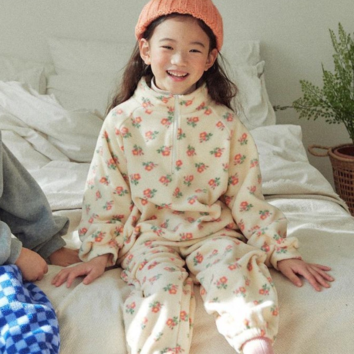 Standing Collar Neckline Casual Flower Cotton Fleece Girls Clothing Sets