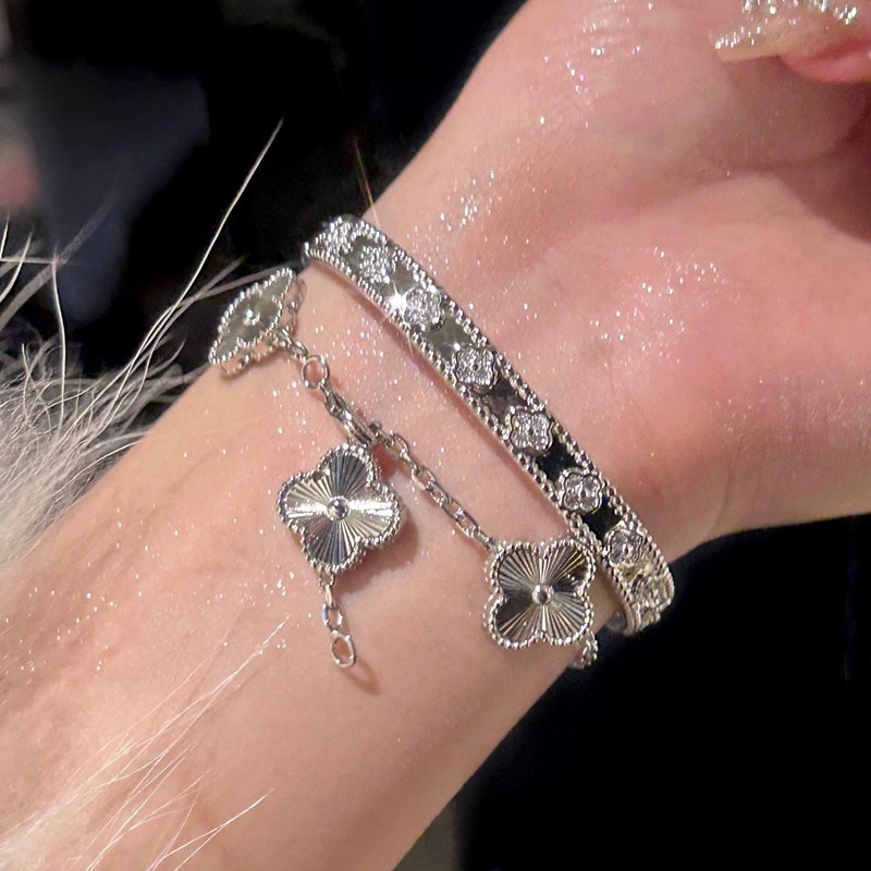 Sophisticated kaleidoscope with zircon
